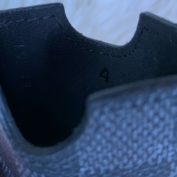 Authentic Louis Vuitton black & charcoal damier graphite iphone 4 hard case - Picture 10 of 12